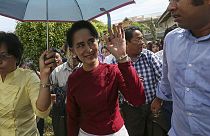 Myanmar: Aung San Suu Kyi quer reunir-se com militares