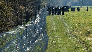 Épül a drótkerítés a szlovén-horvát határon