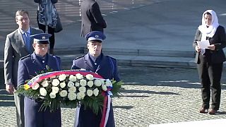ادای احترام ووچیچ به قربانیان قتل عام سربرنیتسا همراه با وعده کمک ۵ میلیون یورویی