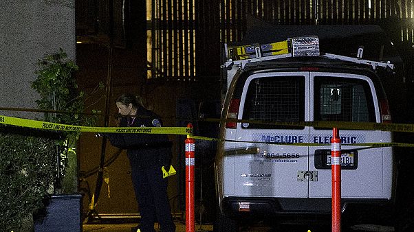 San Francisco, California. Spara ad agenti da un tetto. Ucciso sospetto rapinatore San Francisco, California. Spara ad agenti da un tetto. Ucciso sospetto rapinatore