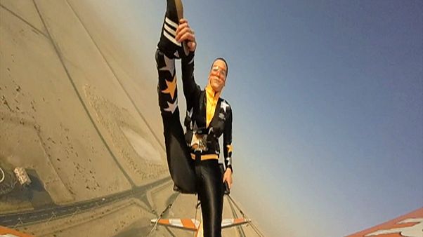 Dubai: flying acrobatics! Dubai: flying acrobatics!