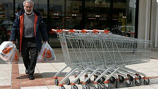 Φθηνότερα αρκετά προϊόντα στα Ελληνικά σουπερμάρκετ παρά την αύξηση του ΦΠΑ