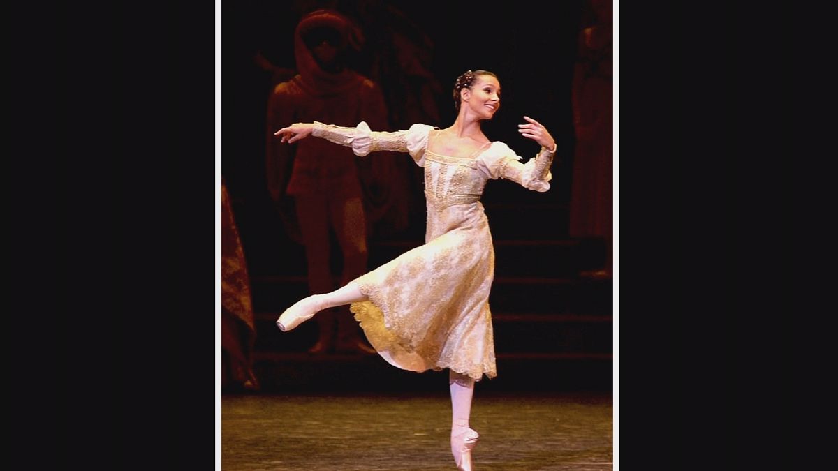 راقصة الباليه الشابة فرانشيسكا هايوارد تتألق في دور "جولييت"