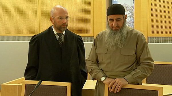 Razzien gegen Extremisten: Verdächtige sollen Gefängnisausbruch für Mullah Kreker geplant haben Razzien gegen Extremisten: Verdächtige sollen Gefängnisausbruch für Mullah Kreker geplant haben
