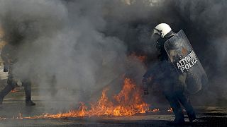 Összecsaptak Athén központjában a megszorításellenes tüntetők és a rendőrök