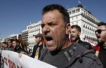 Molotov-koktéllal dobáltak rendőröket Athénban