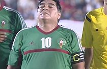 Maradona brilla en una exhibición en el Sáhara Occidental y arremete contra la corrupción de la FIFA