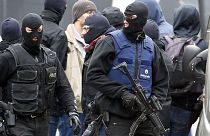 Bélgica acusa de acto terrorista a dos de los detenidos este fin de semana pero Salah Abdeslam sigue fugado