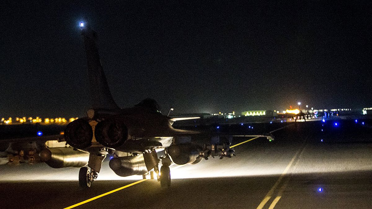 French jets bomb ISIL stronghold in Syria