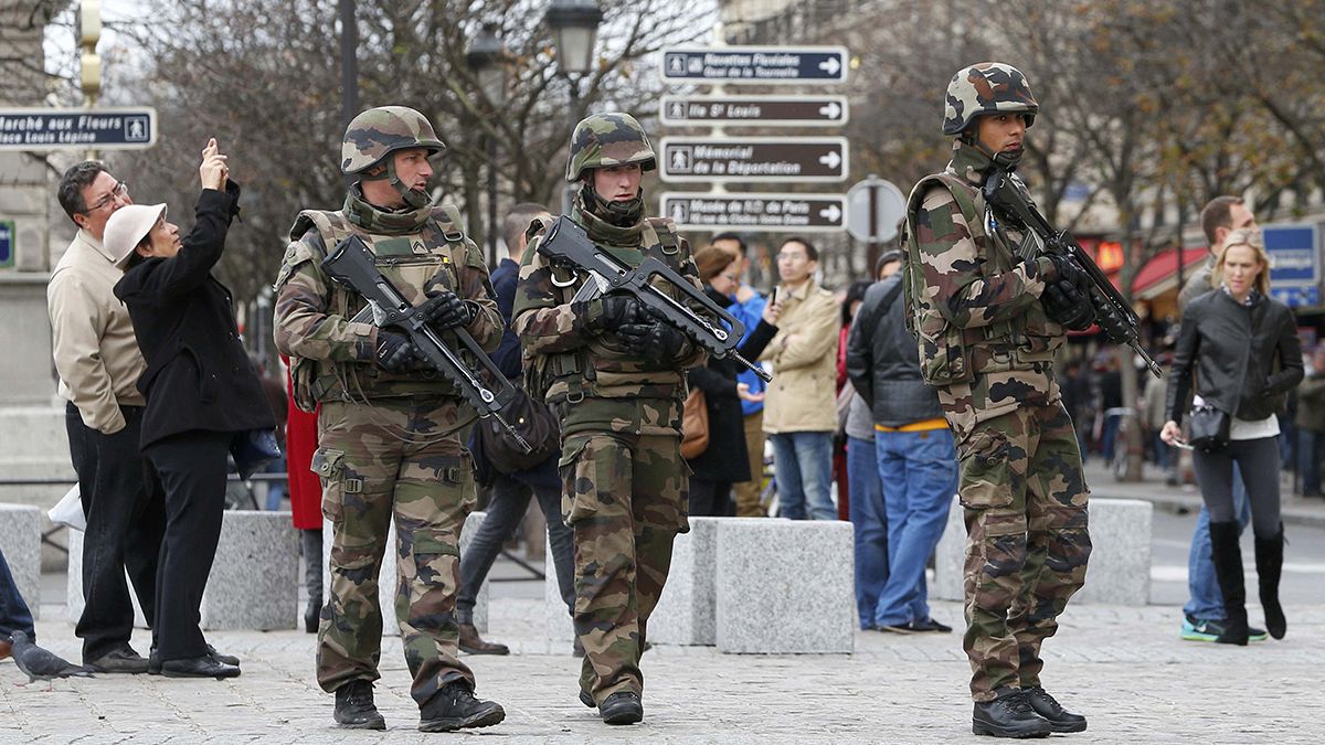 Razzien in Frankreich und Belgien: "Zweifellos müssen wir mit neuen Anschlägen rechnen"
