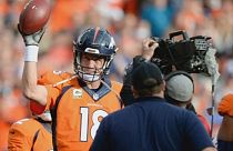 Manning breaks NFL all-time passing record