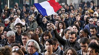 یک دقیقه سکوت برای قربانیان حملات پاریس