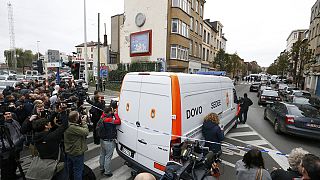 Brüksel banliyösünde terörist avı
