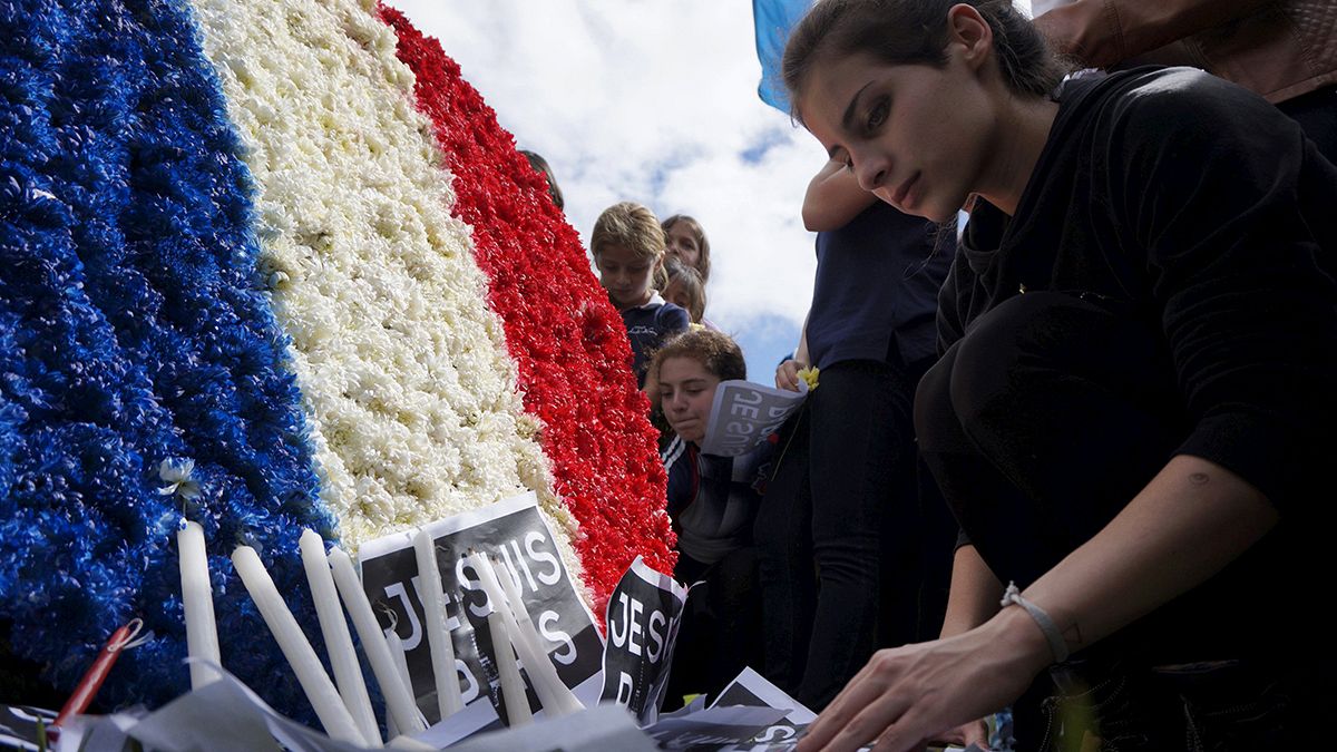 Emotion et appréhension dans un lycée parisien du XIème arrondissement après les attentats
