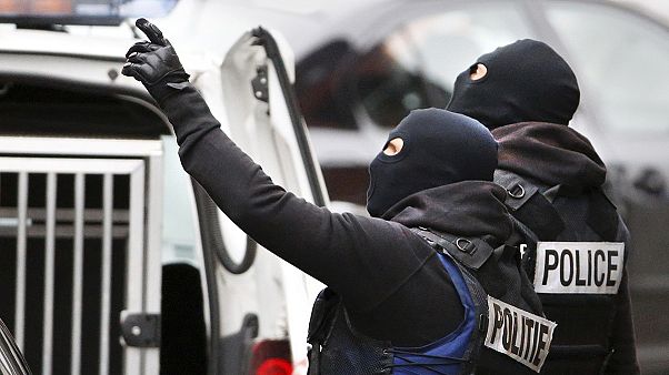Γαλλία: 186 αστυνομικές επιχειρήσεις σε 48 ώρες, μετά το μακελειό στο Παρίσι Γαλλία: 186 αστυνομικές επιχειρήσεις σε 48 ώρες, μετά το μακελειό στο Παρίσι
