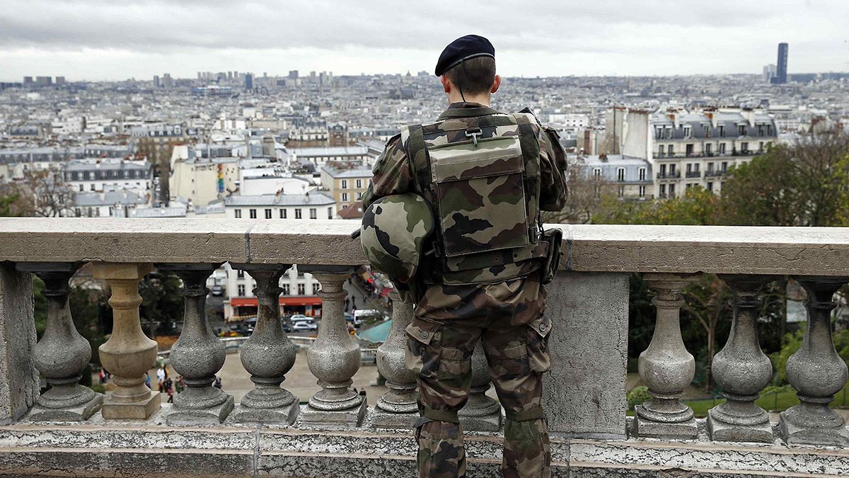 Παρίσι σε Βρυξέλλες: δε θα τηρήσουμε το όριο του ελλείμματος