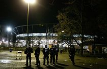 Kiürítették a hannoveri stadiont, a meccset lefújták