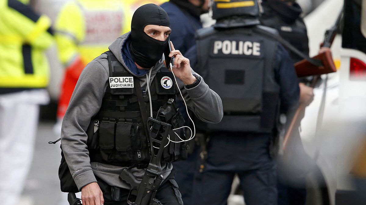 Assaut à Saint-Denis : deux terroristes tués et sept personnes interpellées