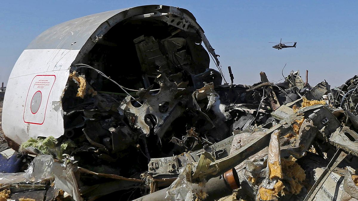 Dáesh muestra fotos de la supuesta bomba casera con la que dice haber derribado el avión ruso en Egipto