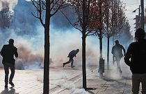Κόσοβο: Δακρυγόνα και πετροπόλεμος έξω από το Κοινοβούλιο