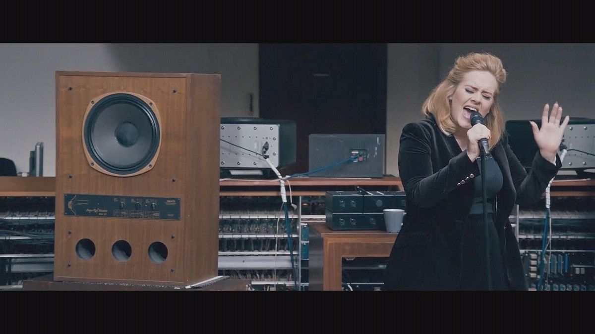 «25»: Κυκλοφορεί ο νέος δίσκος της Adele