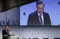 Draghi AMB bono alım programını büyütmeyi tartışmaya açtı