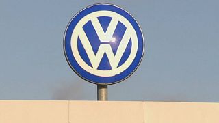 Volkswagen сокращает инвестиции из-за "дизельного скандала"