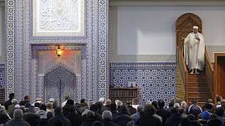 Erstes Freitagsgebet der Moslems seit Pariser Anschlägen