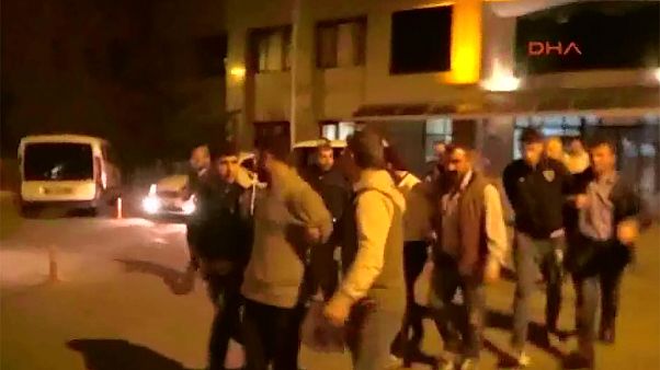 بازداشت سه مظنون در ترکیه در ارتباط با حملات جمعه سیاه پاریس بازداشت سه مظنون در ترکیه در ارتباط با حملات جمعه سیاه پاریس