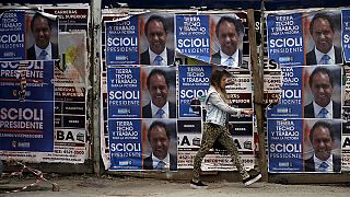 Argentina: voters pick new president in landmark run-off election