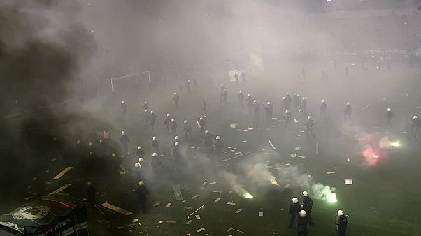 Grèce : des violences entraînent l'annulation d'un match de football Grèce : des violences entraînent l'annulation d'un match de football