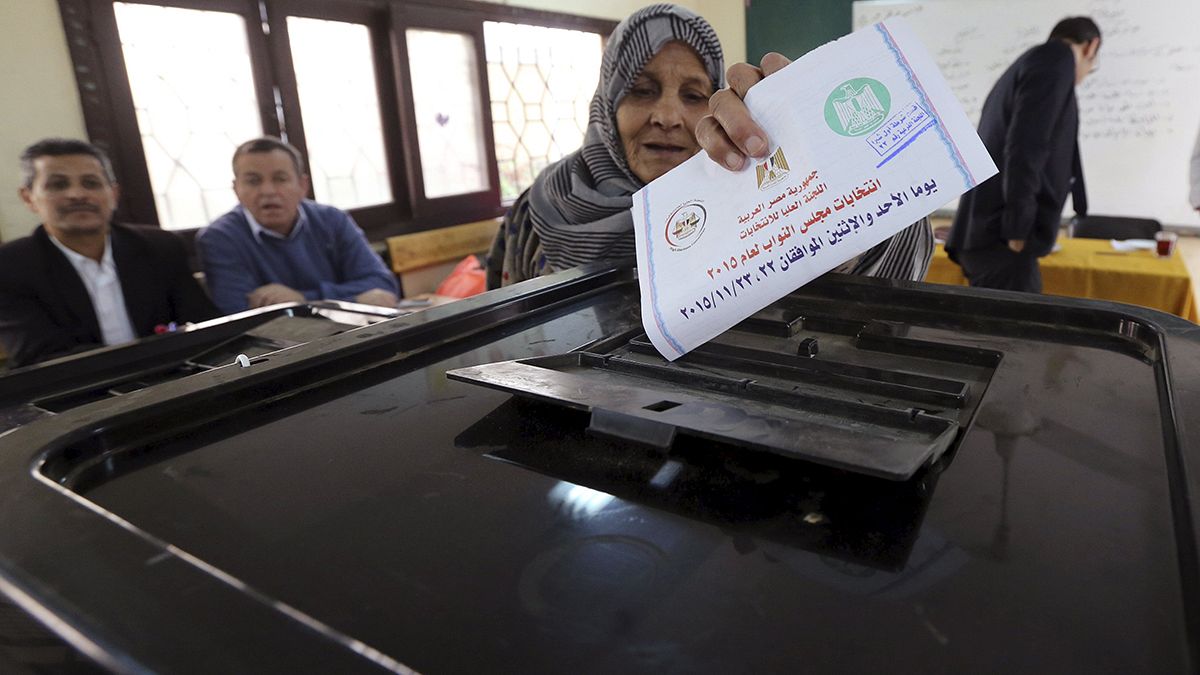 Egito: Eleições legislativas marcadas pela fraca participação