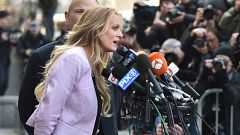 Image: Stormy Daniels speaks to members of the media outside U.S. Federal C