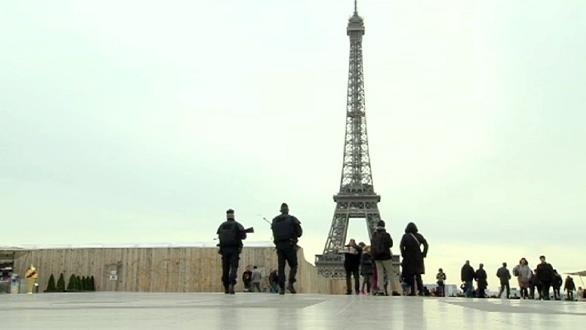 Γαλλία: οι τρομοκρατικές επιθέσεις «χτύπησαν» τις υπηρεσίες