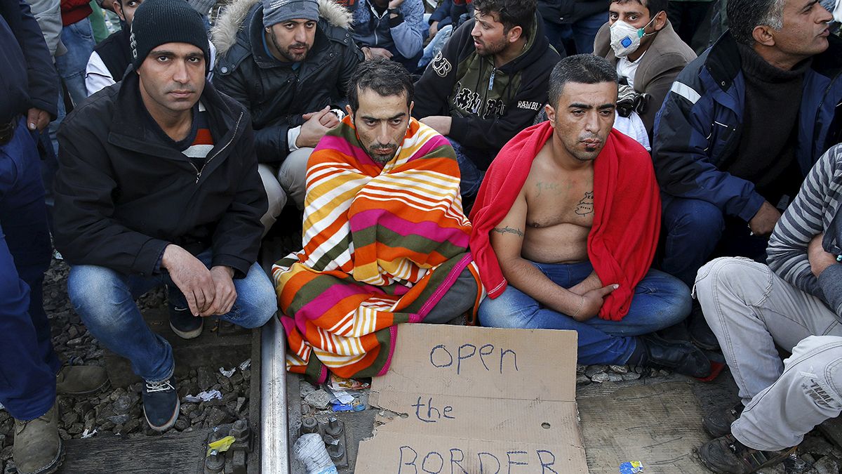 لاجئون: إحتجاجات على الحدود بين اليونان ومقدونيا