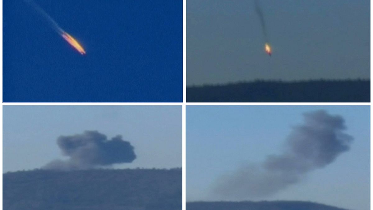 تركيا تسقط طائرة روسية وقوات المعارضة السورية تقول إن الطيارين قتلا قبل وصولهما الأرض