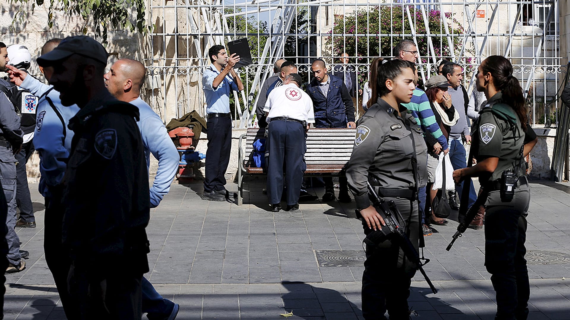 Scissors Israel Video. Tension and panic in Jerusalem after 'scissor attack on Israeli ...