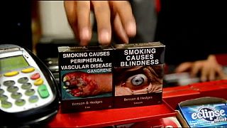 França: Maços de tabaco passam a ser iguais