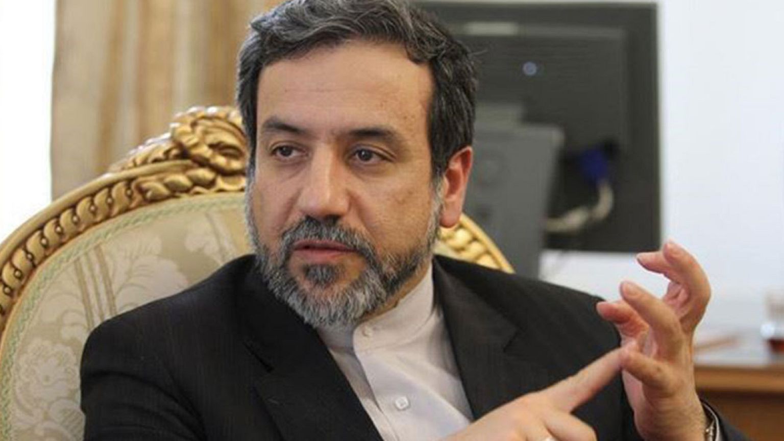 هشدار عراقچی: ۵+۱ یا پی‌ ام‌ دی را انتخاب کند یا اجرای برجام را