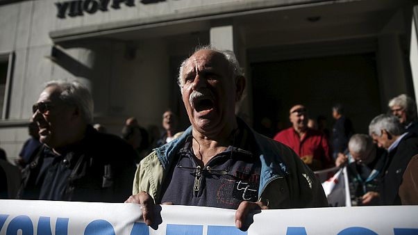 Marcha multitudinaria en Atenas contra la reforma del sistema de pensiones griego Marcha multitudinaria en Atenas contra la reforma del sistema de pensiones griego