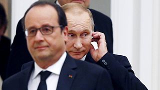 Hollande terörle mücadeleye destek turunda Putin'le görüştü