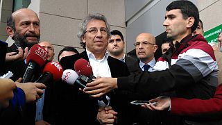 Gazeteci Dündar ve Gül MİT TIR'ları davasında tutuklandı