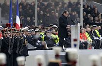 Η Γαλλία τίμησε τα θύματα των επιθέσεων στο Παρίσι