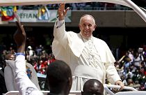 Kenya: Pope Francis visits slum, calls for more to be done about poverty