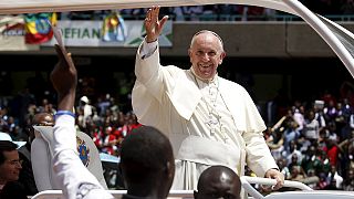 Kenya: Pope Francis visits slum, calls for more to be done about poverty