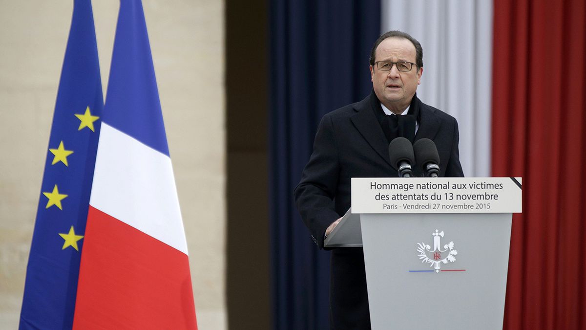 França presta homenagem às vítimas dos atentados