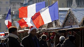 Frankreich zeigt Flagge