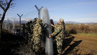 El ejército macedonio levanta una valla de 4 kilómetros en la frontera con Grecia