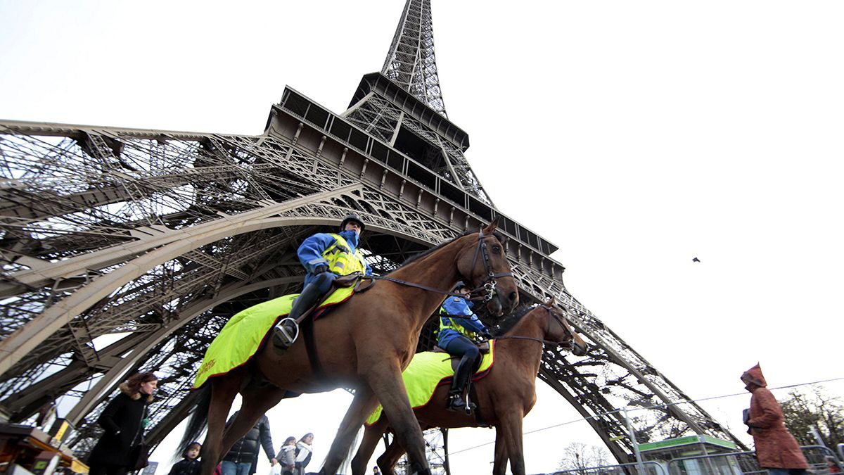 پاریس برای کنفرانس بین المللی تغییرات آب و هوایی آماده می شود