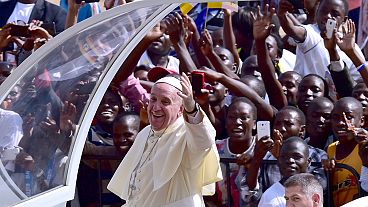Папа римский во время визита в Уганду